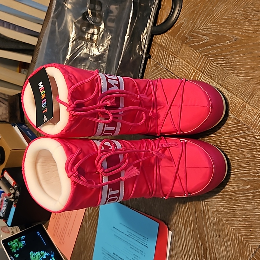 Moon Boots - Picture 2 of 3